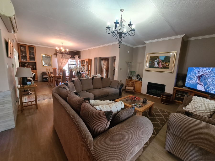 5 Bedroom Property for Sale in Maraldi Estate Free State